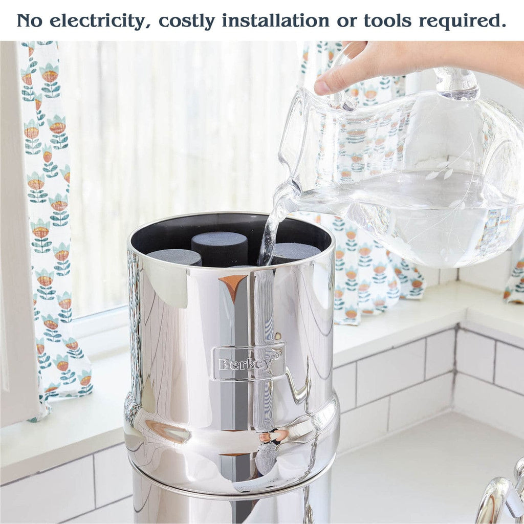 Berkey waterfiltersysteem binnenshuis vullen